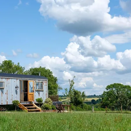 Honey Bee - Comfortable Luxury Shepherds Hut With Hot Tub Bradpole Exterior photo