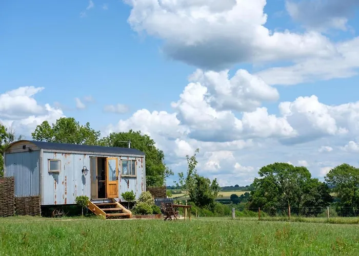 Honey Bee - Comfortable Luxury Shepherds Hut With Hot Tub