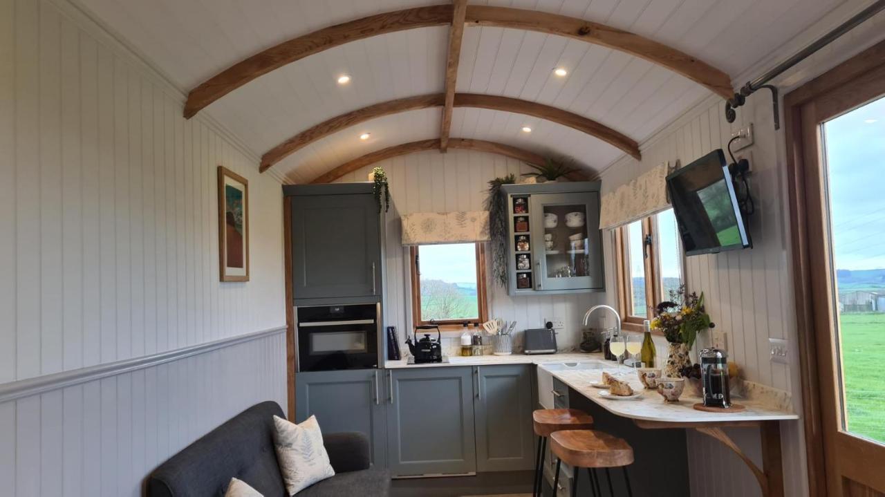 Honey Bee - Comfortable Luxury Shepherds Hut With Hot Tub * Bradpole