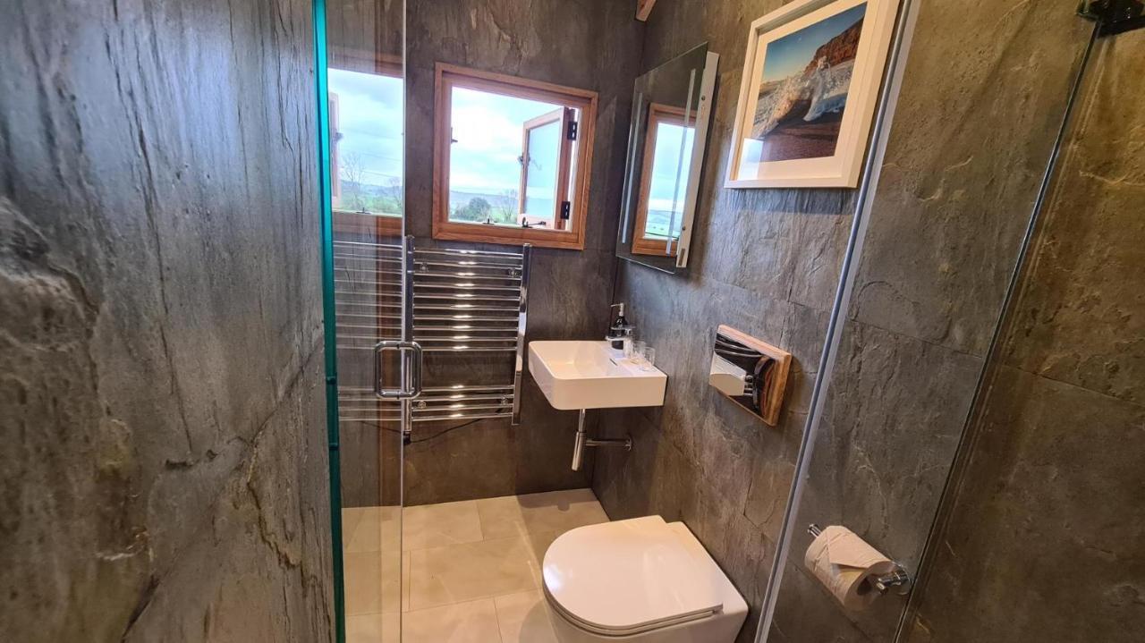 Chalet Honey Bee - Comfortable Luxury Shepherds Hut With Hot Tub Bradpole