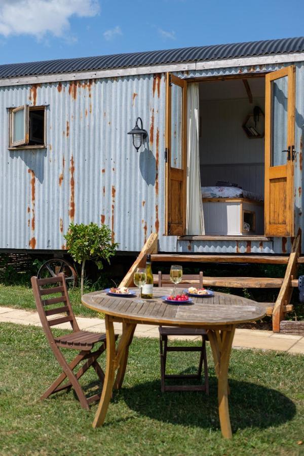Honey Bee - Comfortable Luxury Shepherds Hut With Hot Tub Chalet Bradpole